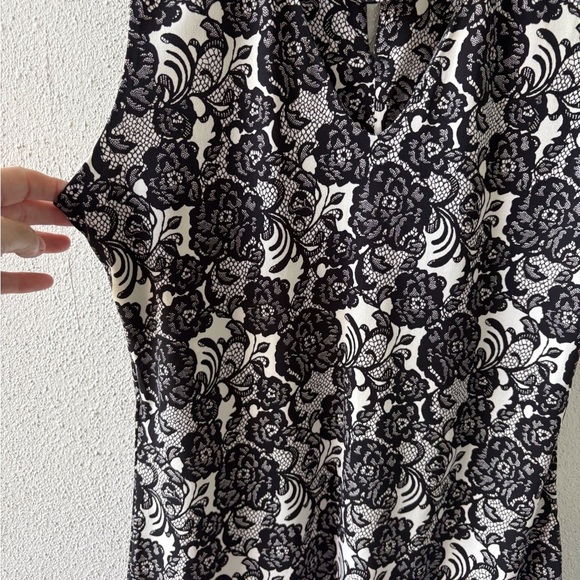 White House Black Market Choker Top NWT Size M Sleeveless Goth Floral Office - Picture 6 of 14